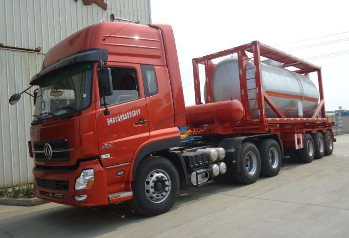 專業(yè)運(yùn)輸車隊(duì)-鑫漢物流